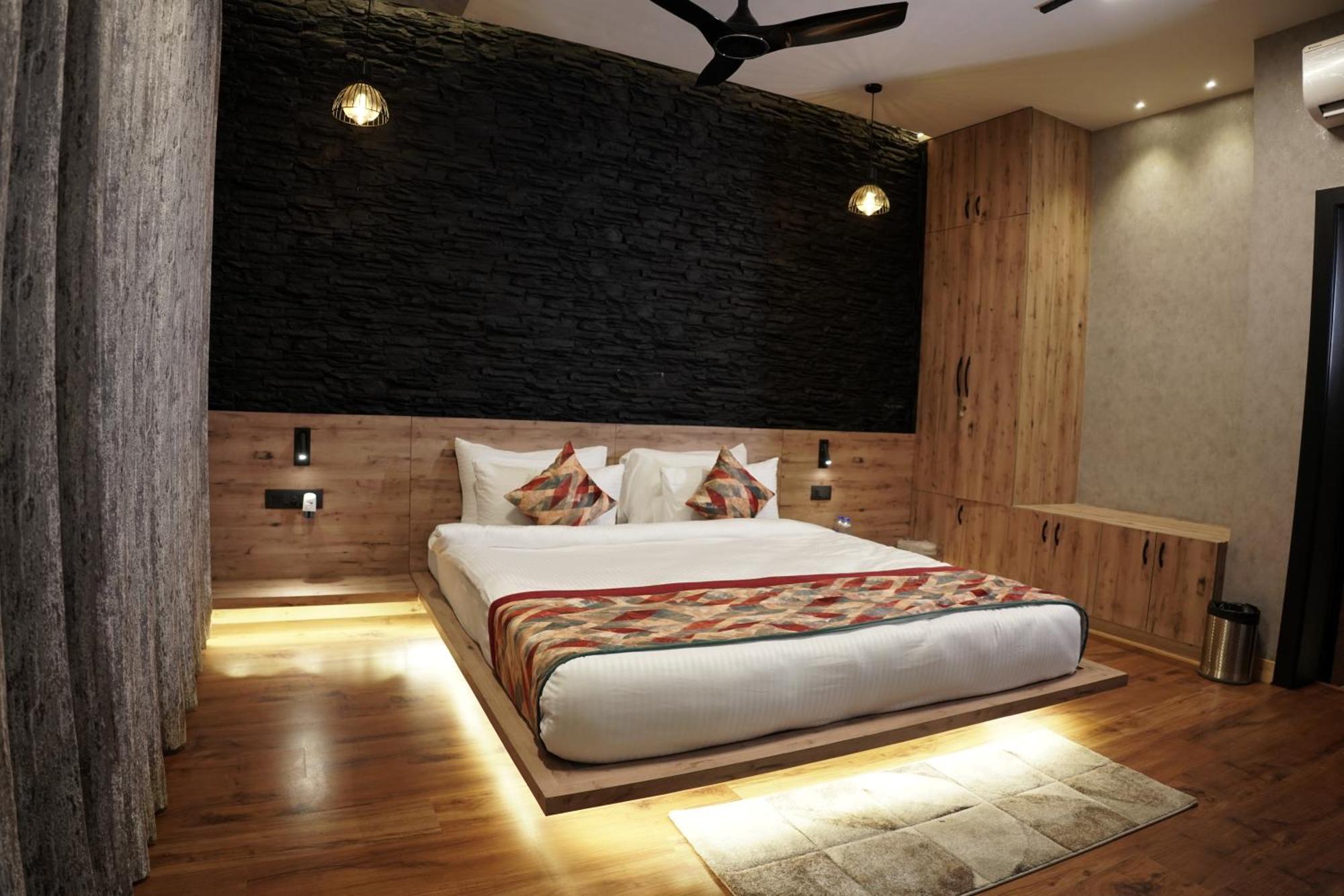 Whispering Pines Villa Bhimtal Exterior photo