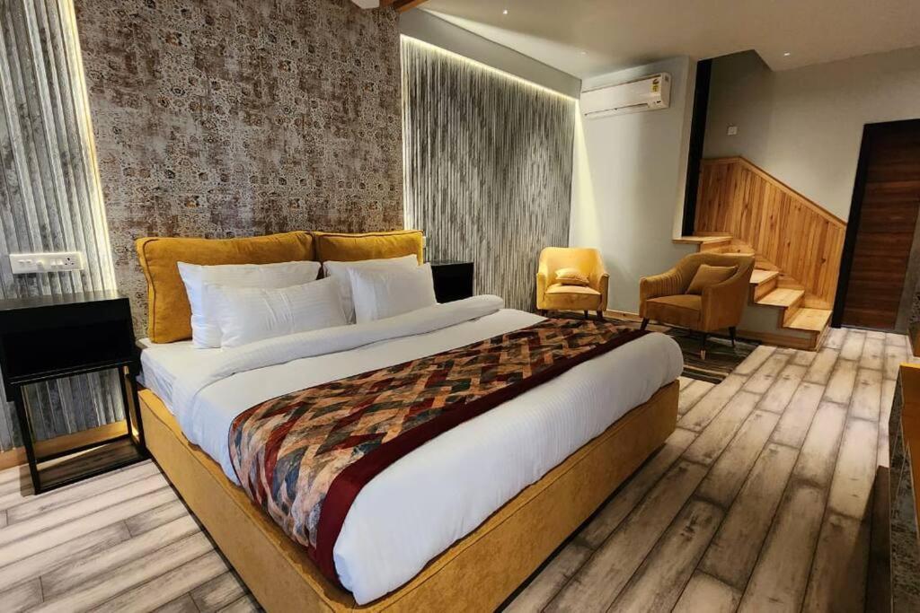 Whispering Pines Villa Bhimtal Exterior photo